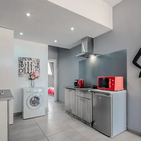 Acropolis View, Near Monastiraki 3br 2 Bathrooms Red * Афины